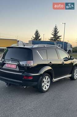 Внедорожник / Кроссовер Mitsubishi Outlander XL 2010 в 