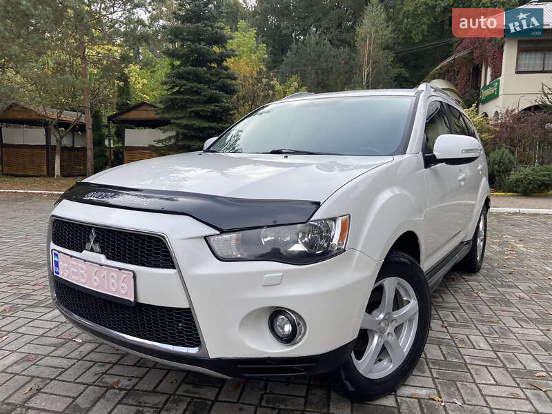Внедорожник / Кроссовер Mitsubishi Outlander XL 2010 в 