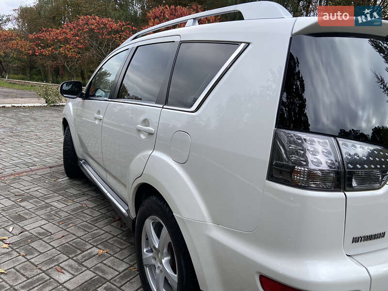 Внедорожник / Кроссовер Mitsubishi Outlander XL 2010 в Дрогобыче