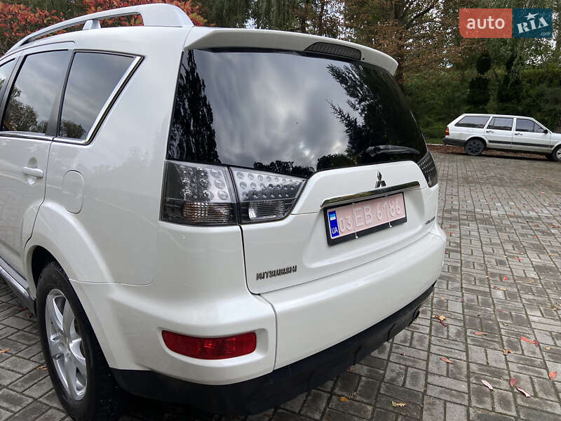 Внедорожник / Кроссовер Mitsubishi Outlander XL 2010 в Дрогобыче