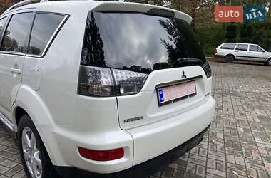 Внедорожник / Кроссовер Mitsubishi Outlander XL 2010 в 