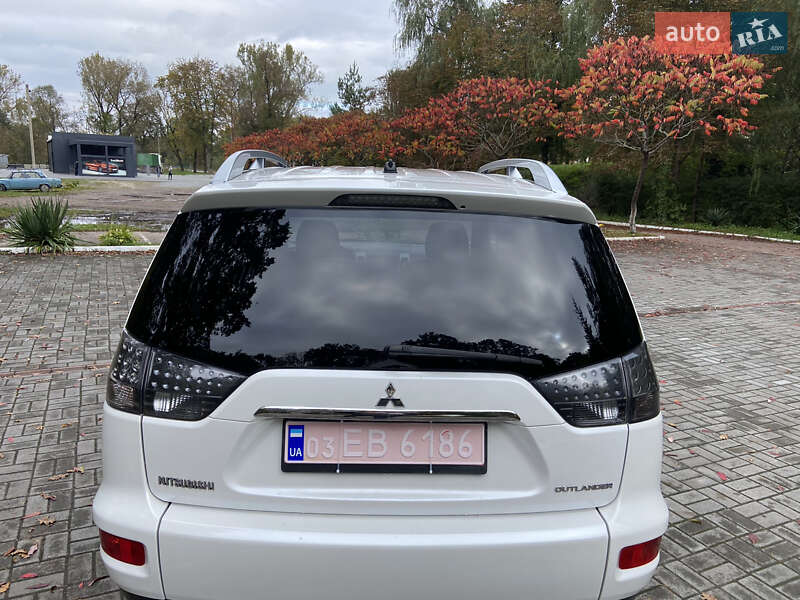 Внедорожник / Кроссовер Mitsubishi Outlander XL 2010 в Дрогобыче