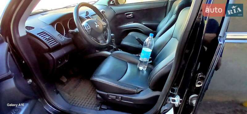Позашляховик / Кросовер Mitsubishi Outlander XL 2011 в Кам'янському