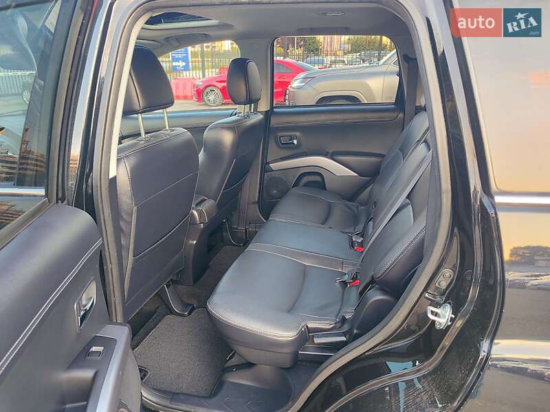 Внедорожник / Кроссовер Mitsubishi Outlander XL 2010 в Киеве