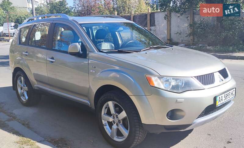 Внедорожник / Кроссовер Mitsubishi Outlander XL 2008 в Киеве