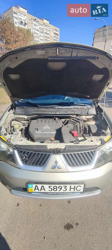 Внедорожник / Кроссовер Mitsubishi Outlander XL 2008 в Киеве
