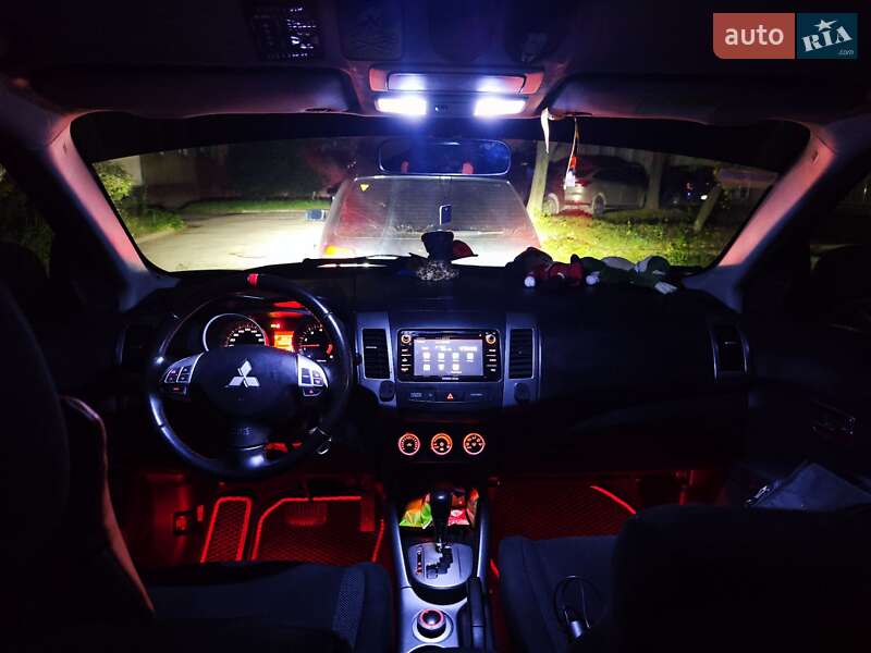 Позашляховик / Кросовер Mitsubishi Outlander XL 2008 в Львові