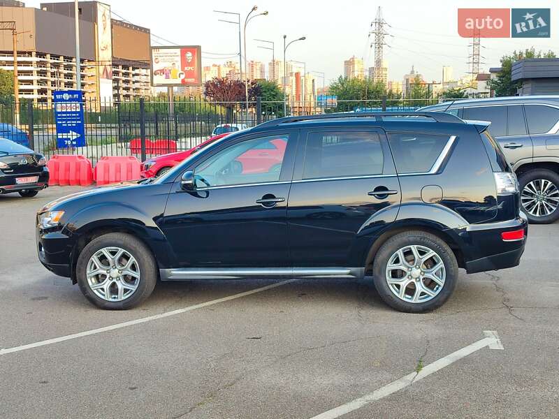 Внедорожник / Кроссовер Mitsubishi Outlander XL 2010 в Киеве