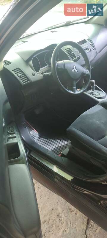 Позашляховик / Кросовер Mitsubishi Outlander XL 2009 в Дніпрі
