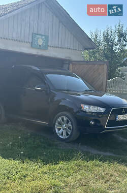 Внедорожник / Кроссовер Mitsubishi Outlander XL 2010 в 