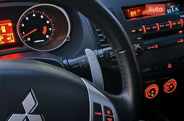 Позашляховик / Кросовер Mitsubishi Outlander XL 2010 в 