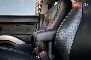Позашляховик / Кросовер Mitsubishi Outlander XL 2010 в 