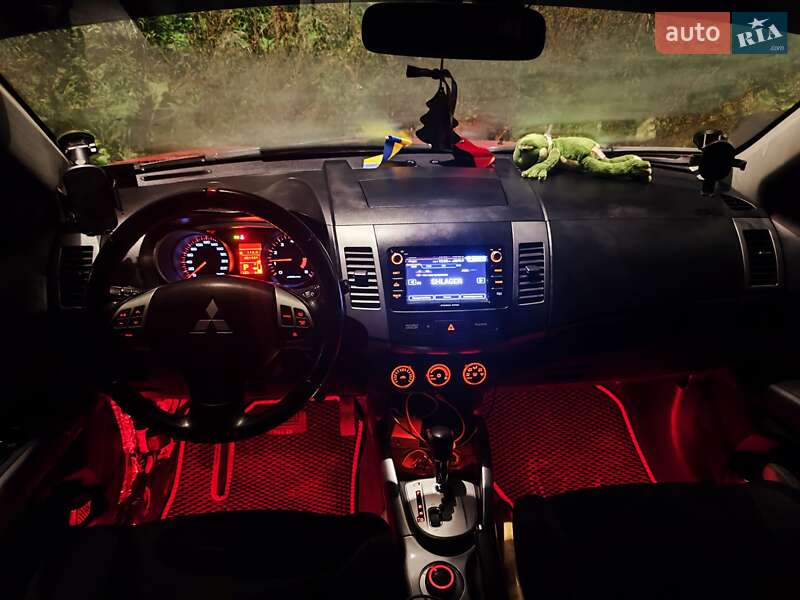 Позашляховик / Кросовер Mitsubishi Outlander XL 2008 в Львові
