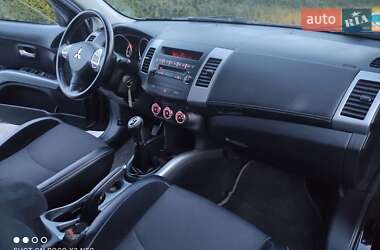 Внедорожник / Кроссовер Mitsubishi Outlander XL 2011 в 