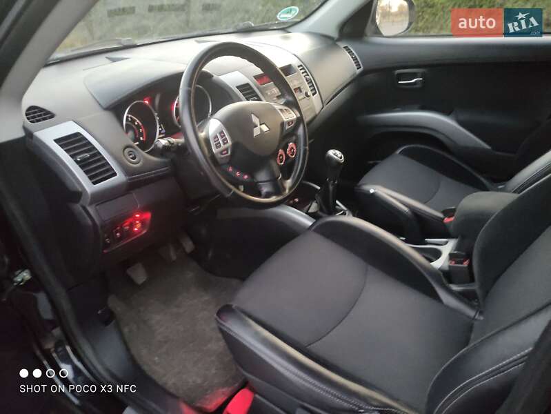 Внедорожник / Кроссовер Mitsubishi Outlander XL 2011 в Змиеве