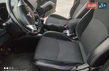 Внедорожник / Кроссовер Mitsubishi Outlander XL 2011 в 