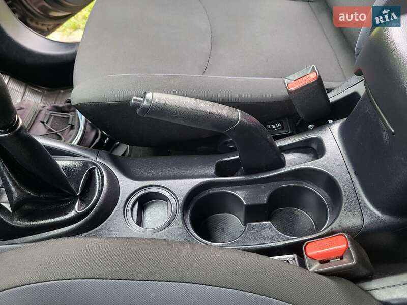 Внедорожник / Кроссовер Mitsubishi Outlander XL 2010 в Хмельницком