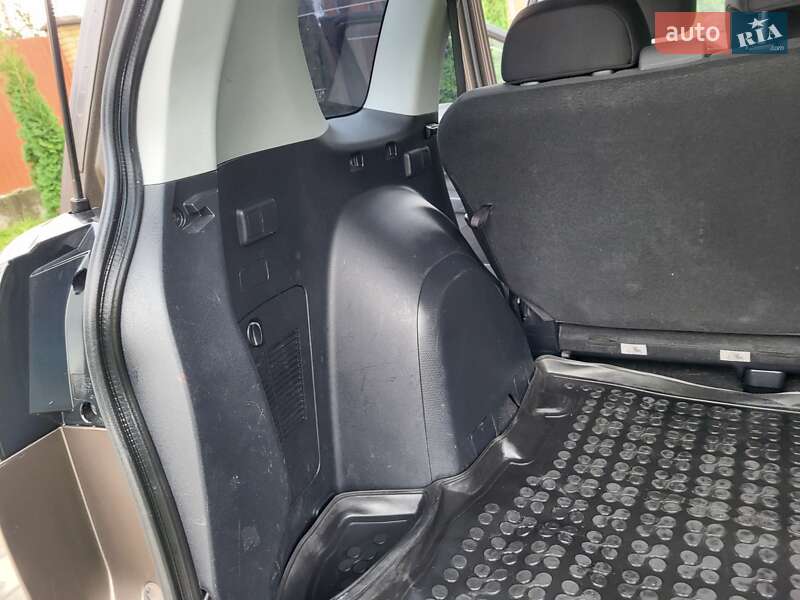 Внедорожник / Кроссовер Mitsubishi Outlander XL 2010 в Хмельницком