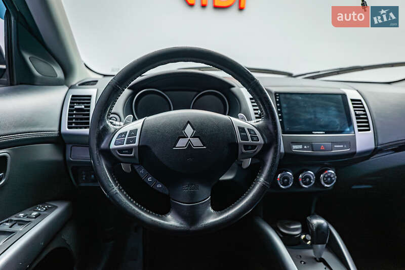 Внедорожник / Кроссовер Mitsubishi Outlander XL 2010 в Киеве