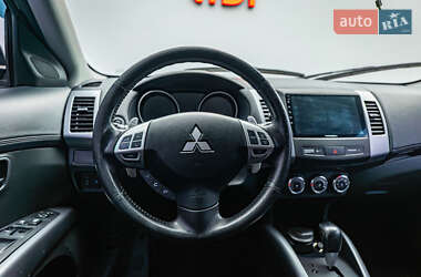 Позашляховик / Кросовер Mitsubishi Outlander XL 2010 в 
