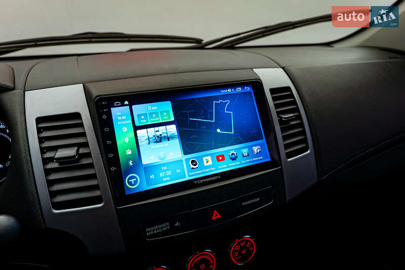 Внедорожник / Кроссовер Mitsubishi Outlander XL 2010 в Киеве