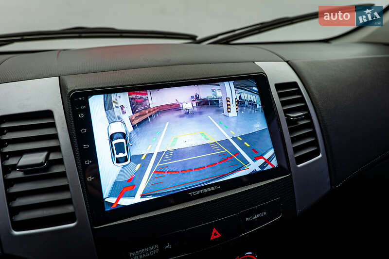 Внедорожник / Кроссовер Mitsubishi Outlander XL 2010 в Киеве