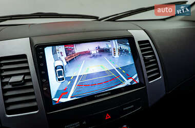 Позашляховик / Кросовер Mitsubishi Outlander XL 2010 в 