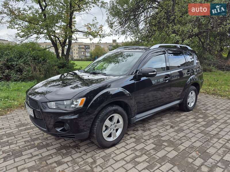 Внедорожник / Кроссовер Mitsubishi Outlander XL 2010 в 