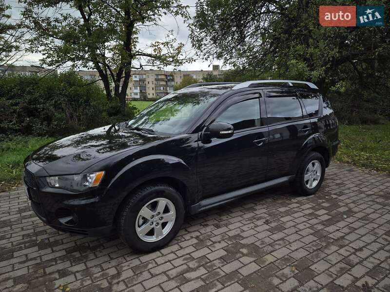 Внедорожник / Кроссовер Mitsubishi Outlander XL 2010 в Черновцах