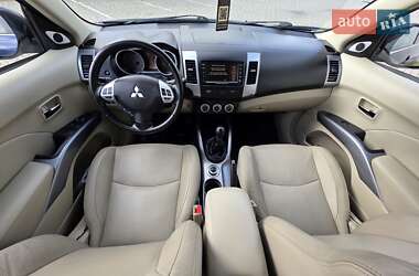 Внедорожник / Кроссовер Mitsubishi Outlander XL 2009 в 