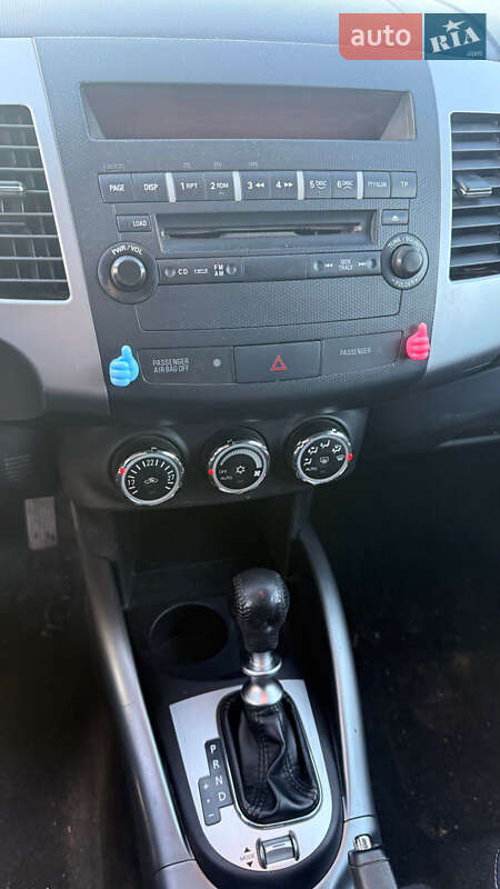 Позашляховик / Кросовер Mitsubishi Outlander XL 2011 в Києві фото 12 Позашляховик / Кросовер Mitsubishi Outlander XL 2011 в Києві