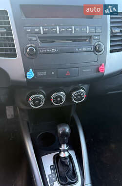 Внедорожник / Кроссовер Mitsubishi Outlander XL 2011 в 