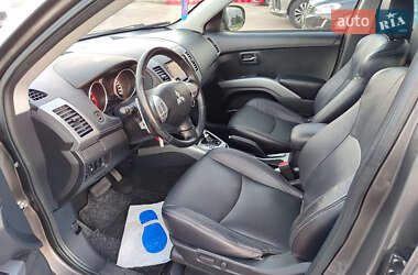 Внедорожник / Кроссовер Mitsubishi Outlander XL 2010 в 