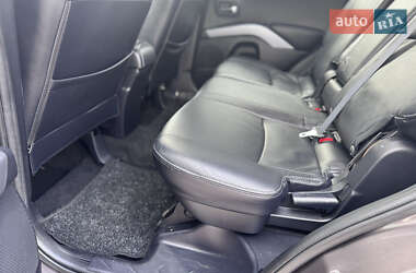 Внедорожник / Кроссовер Mitsubishi Outlander XL 2010 в 