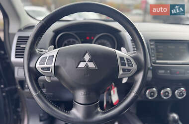 Внедорожник / Кроссовер Mitsubishi Outlander XL 2010 в 