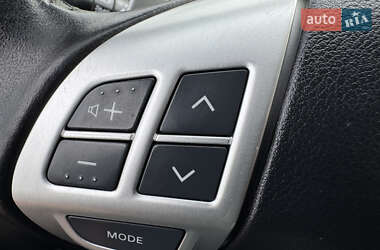 Внедорожник / Кроссовер Mitsubishi Outlander XL 2010 в 