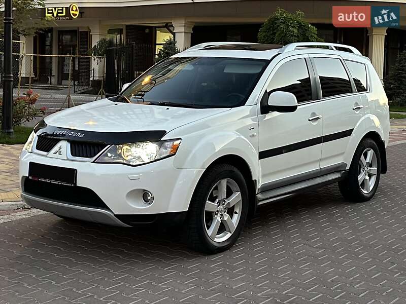 Позашляховик / Кросовер Mitsubishi Outlander XL 2010 в Києві