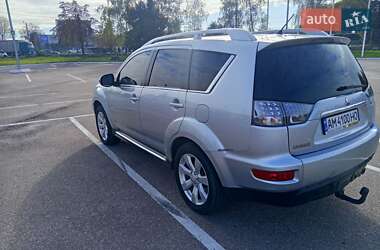 Внедорожник / Кроссовер Mitsubishi Outlander XL 2010 в 