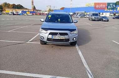 Внедорожник / Кроссовер Mitsubishi Outlander XL 2010 в 
