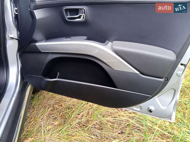 Позашляховик / Кросовер Mitsubishi Outlander XL 2010 в Житомирі