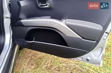 Внедорожник / Кроссовер Mitsubishi Outlander XL 2010 в 