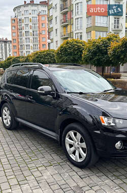 Позашляховик / Кросовер Mitsubishi Outlander XL 2012 в 