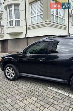 Позашляховик / Кросовер Mitsubishi Outlander XL 2012 в 