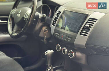 Позашляховик / Кросовер Mitsubishi Outlander XL 2012 в 
