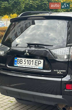 Позашляховик / Кросовер Mitsubishi Outlander XL 2012 в 