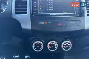 Позашляховик / Кросовер Mitsubishi Outlander XL 2008 в 
