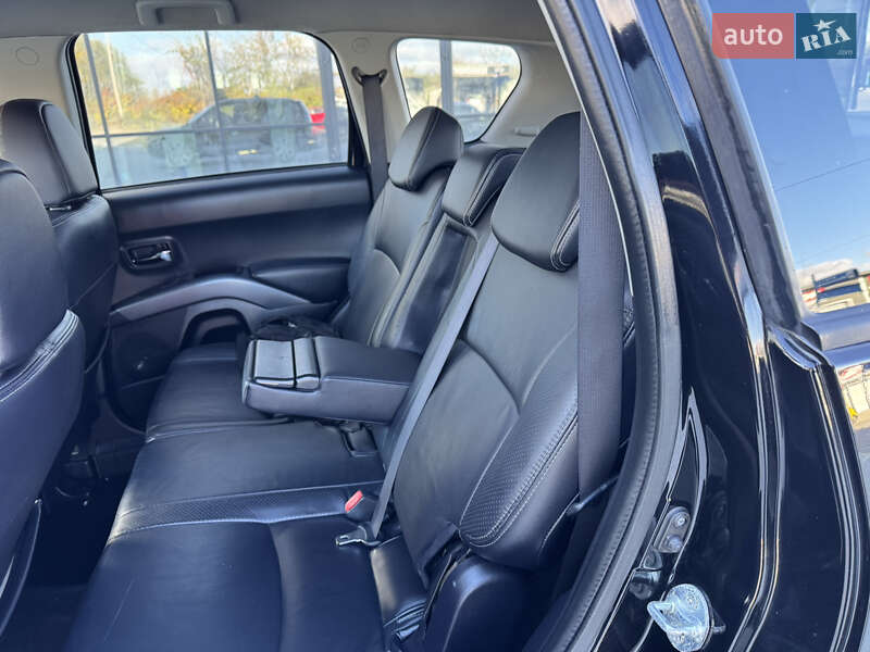 Позашляховик / Кросовер Mitsubishi Outlander XL 2008 в Івано-Франківську