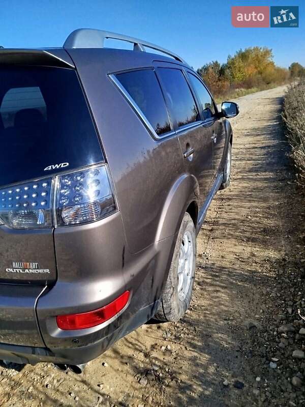 Внедорожник / Кроссовер Mitsubishi Outlander XL 2010 в Самборе фото 7 Внедорожник / Кроссовер Mitsubishi Outlander XL 2010 в Самборе