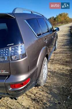 Позашляховик / Кросовер Mitsubishi Outlander XL 2010 в  фото 7 Позашляховик / Кросовер Mitsubishi Outlander XL 2010 в