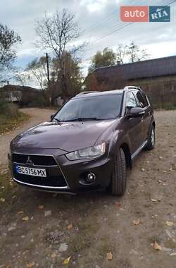 Позашляховик / Кросовер Mitsubishi Outlander XL 2010 в Самборі
